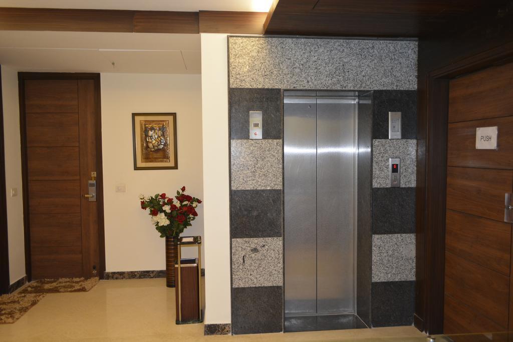 Hotel Mint Casa Ню Делхи Екстериор снимка