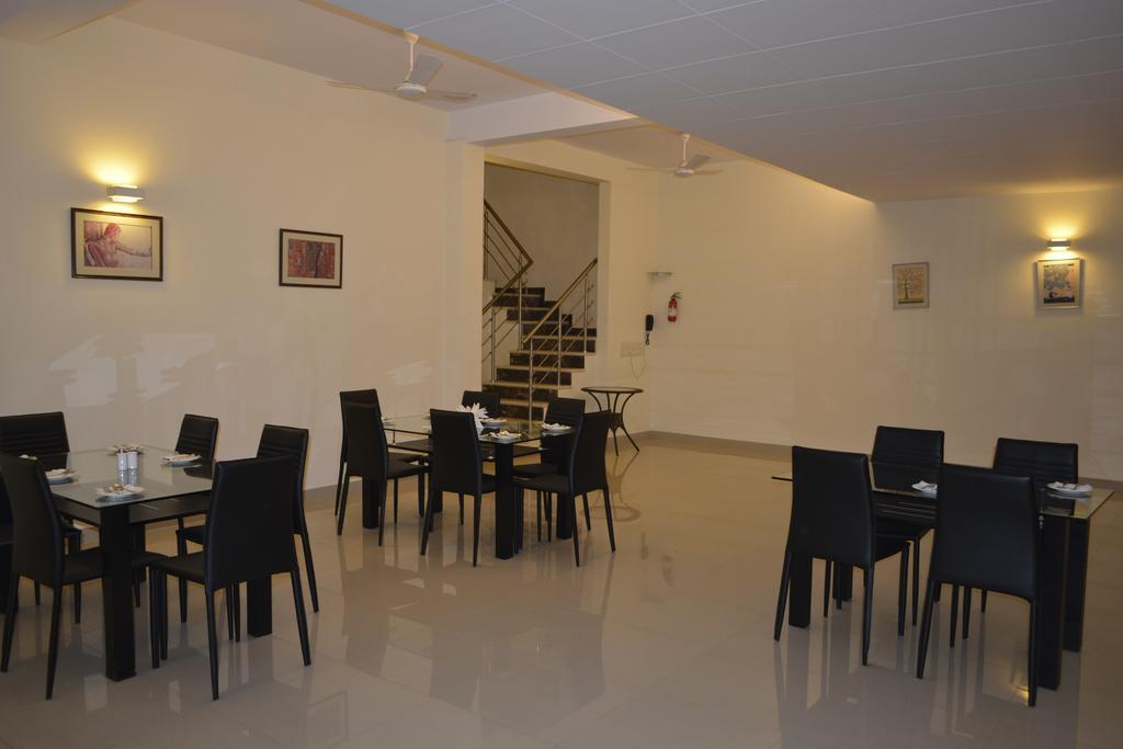 Hotel Mint Casa Ню Делхи Екстериор снимка