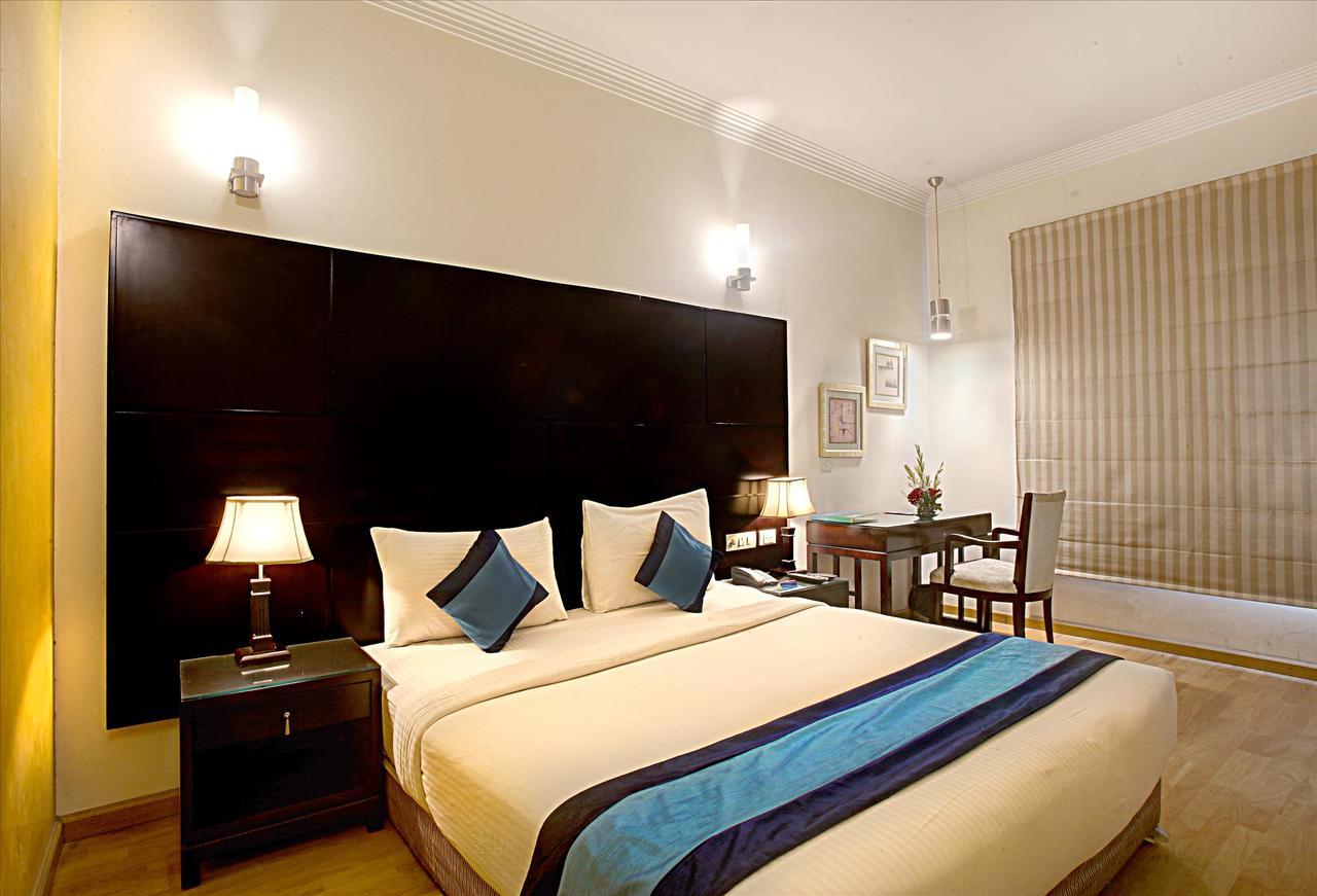 Hotel Mint Casa Ню Делхи Екстериор снимка