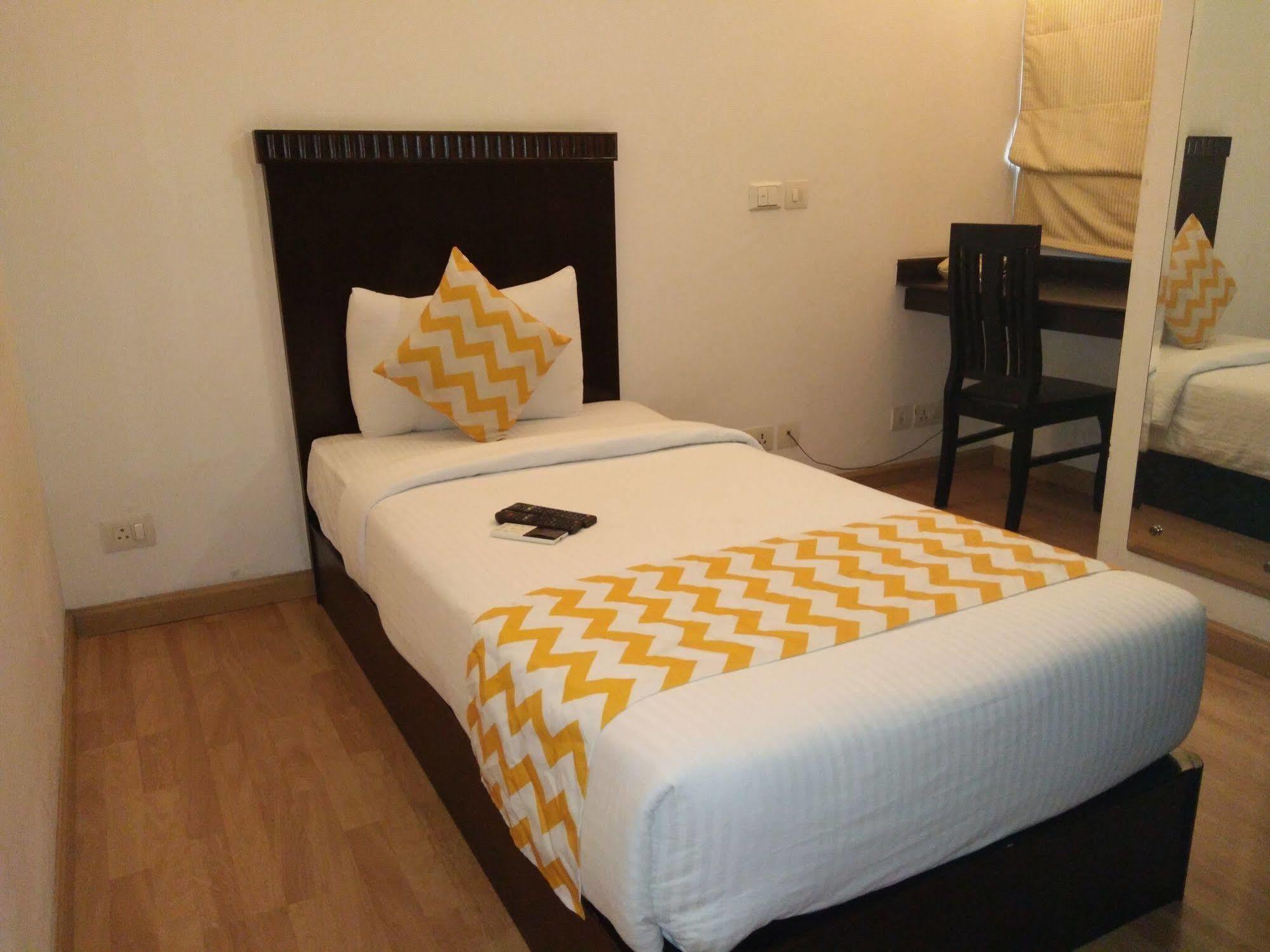 Hotel Mint Casa Ню Делхи Екстериор снимка