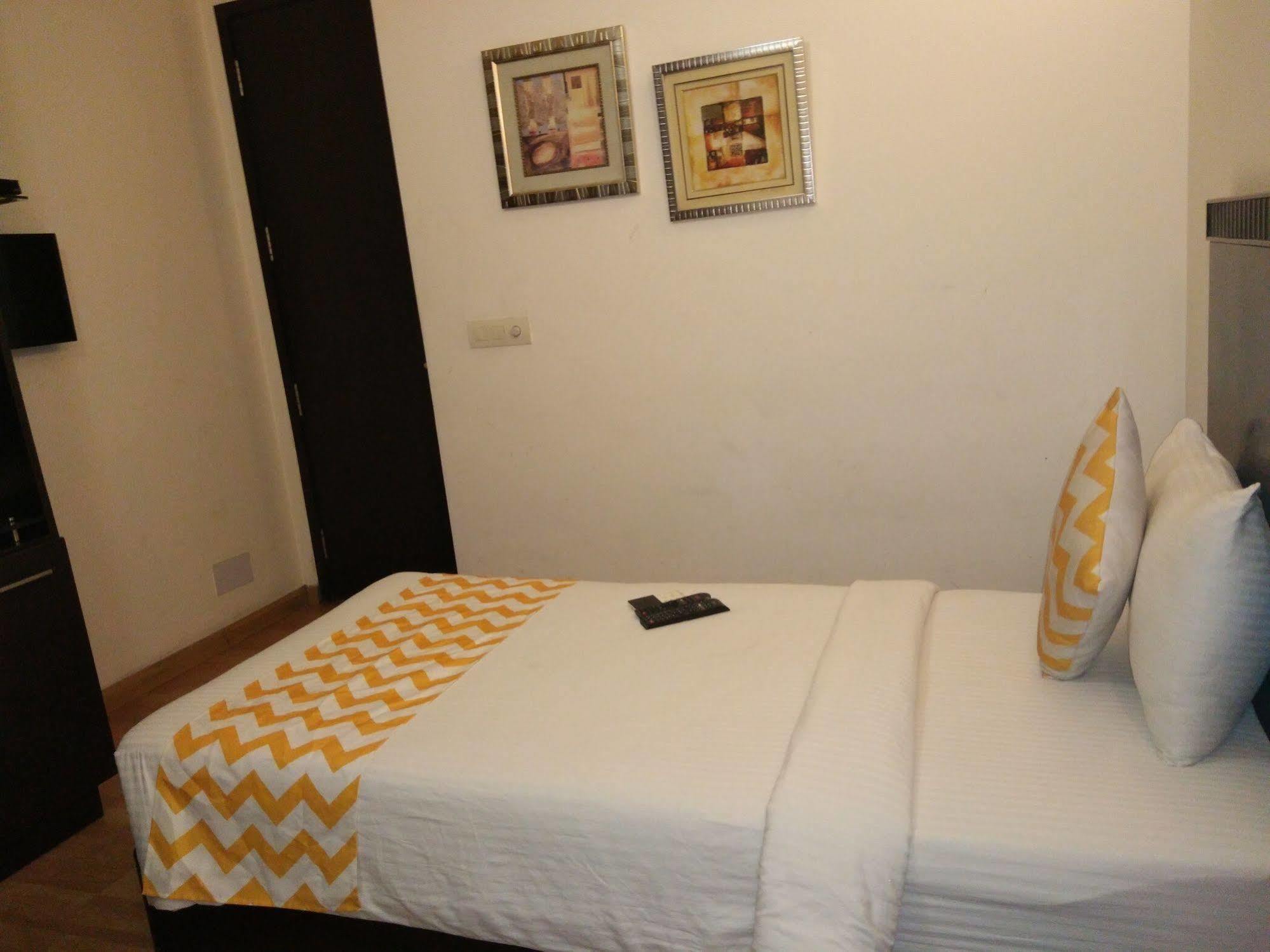 Hotel Mint Casa Ню Делхи Екстериор снимка