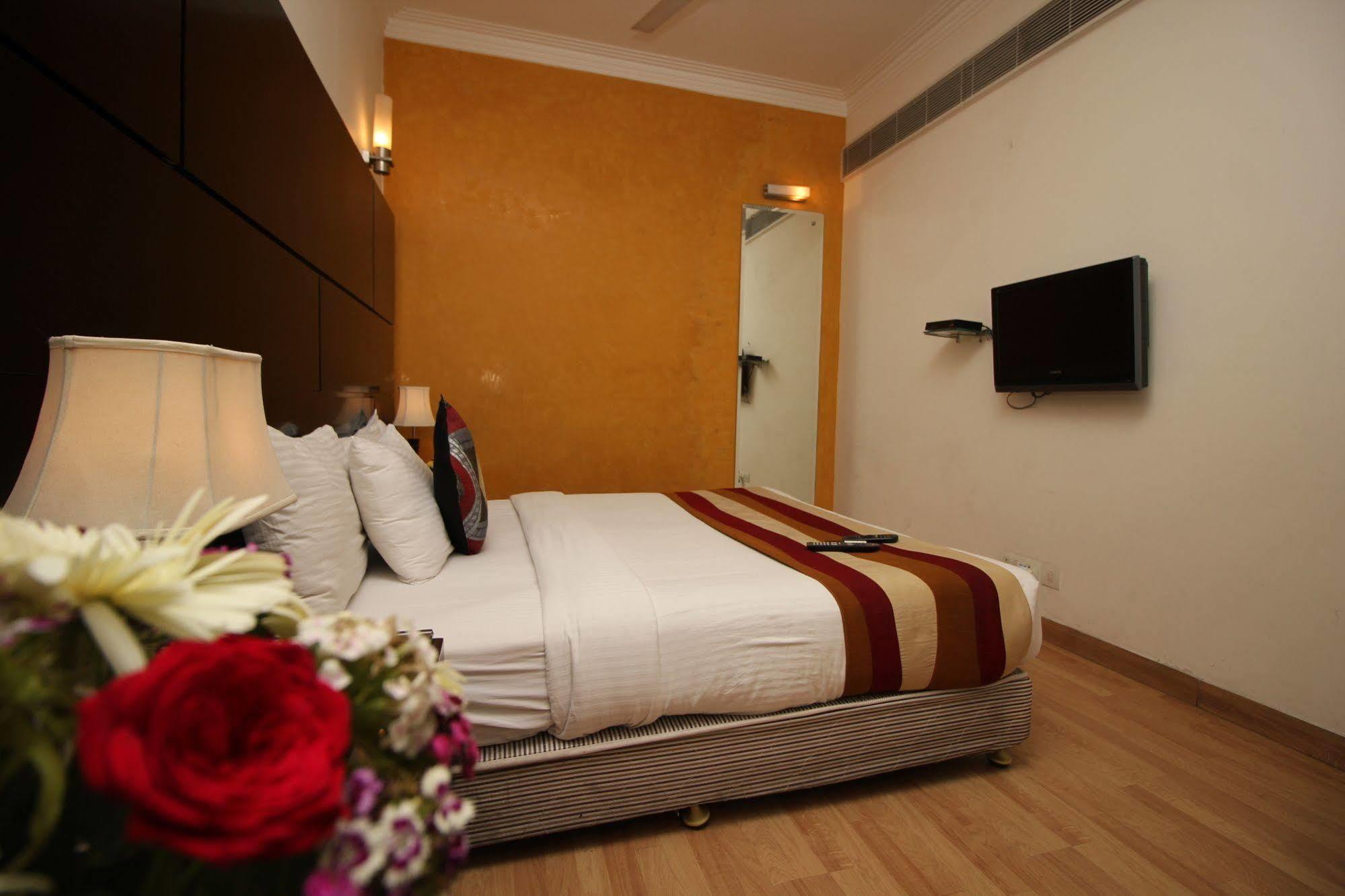 Hotel Mint Casa Ню Делхи Екстериор снимка